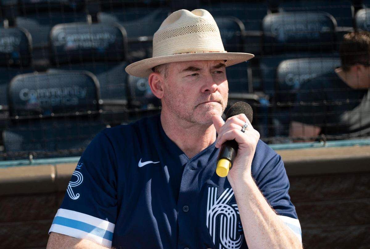 Big Slick host David Koechner did the play-by-play announcing and some refereeing at Friday’s softball game.