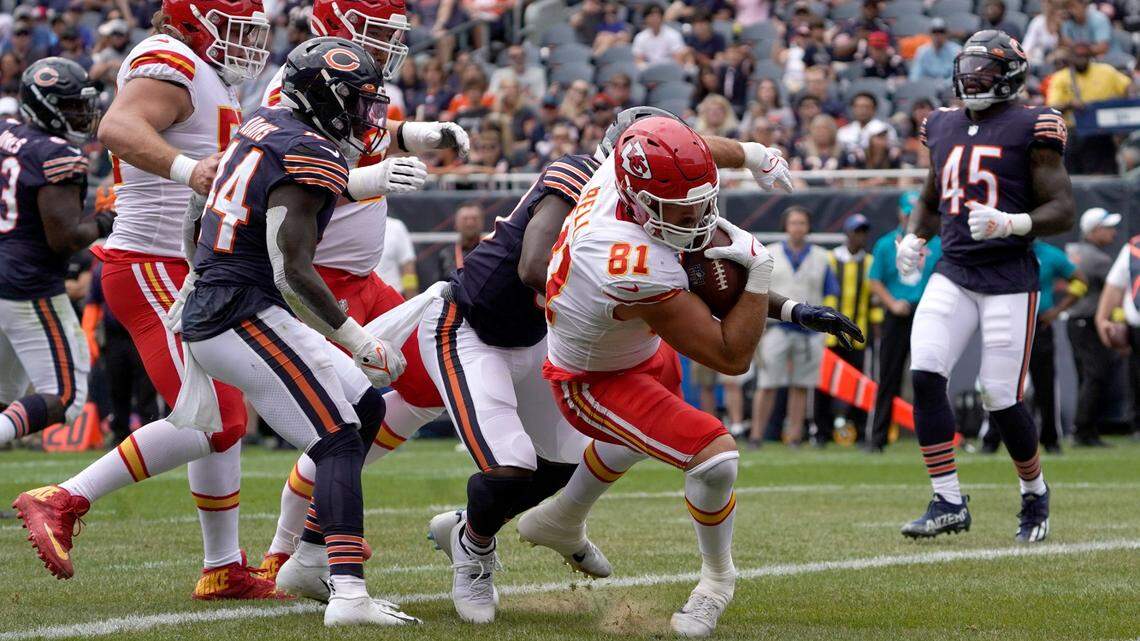 Chiefs tight end Blake Bell barrels into the end zone for a touchdown during the first half of Saturday’s preseason game against the Chicago Bears at Soldier Field.