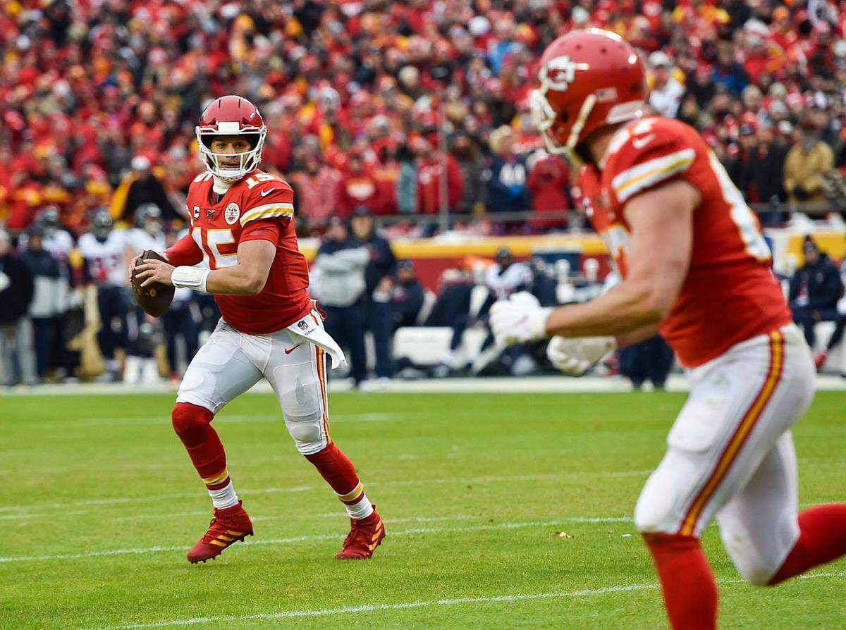 Kansas City Chiefs quarterback Patrick Mahomes had tight end Travis Kelce in his sights before throwing to Kelce in the second quarter for Kelce’s second touchdown in the second quarter against the Texans.