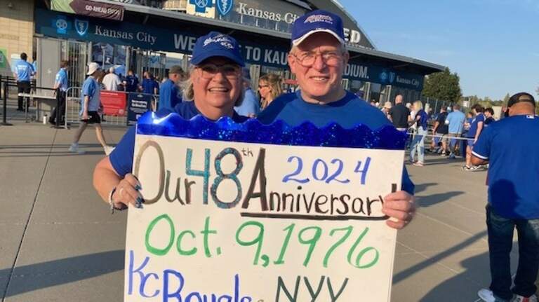 Wed 48 years ago when Royals met Yankees in ’76 playoffs, couple celebrates at The K