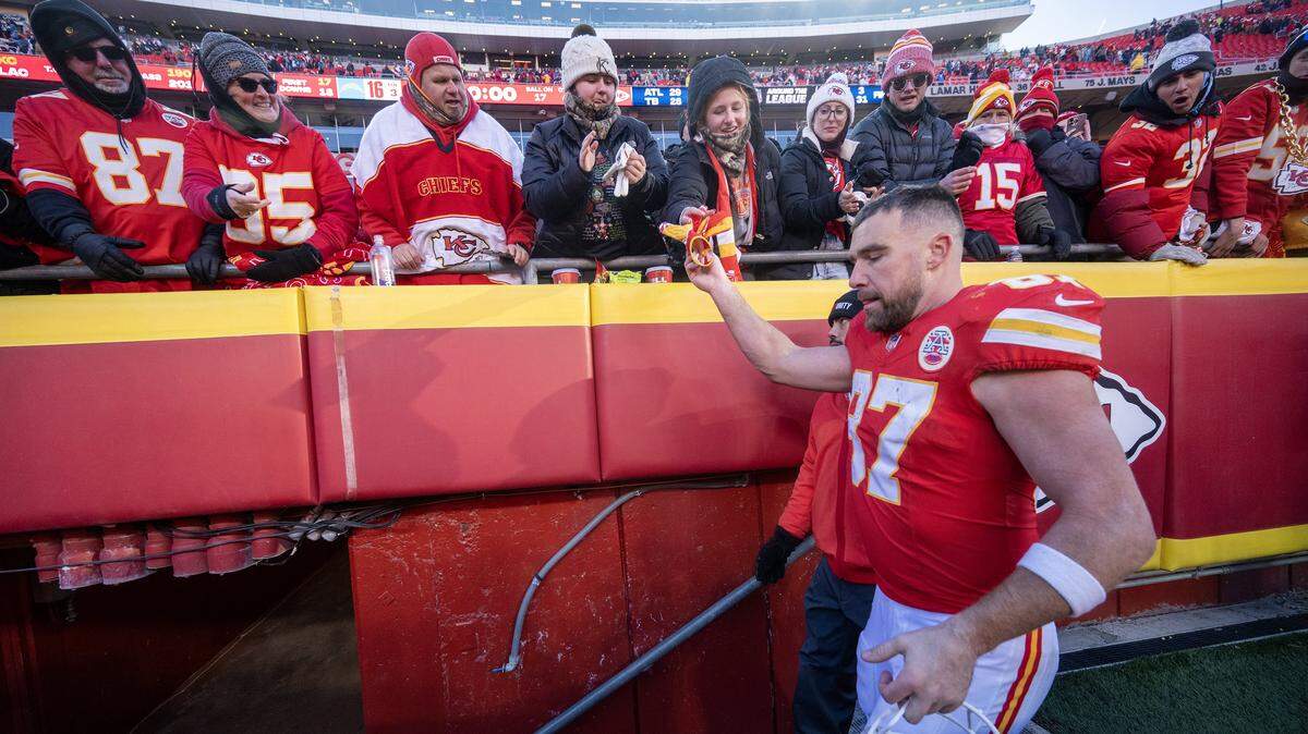 Kansas City Chiefs tight end Travis Kelce (87) leaves the field after the Los Angeles Chargers defeated the Chiefs, 16-13, on Sunday, Dec. 14, 2025 at GEHA Field at Arrowhead Stadium in Kansas City.