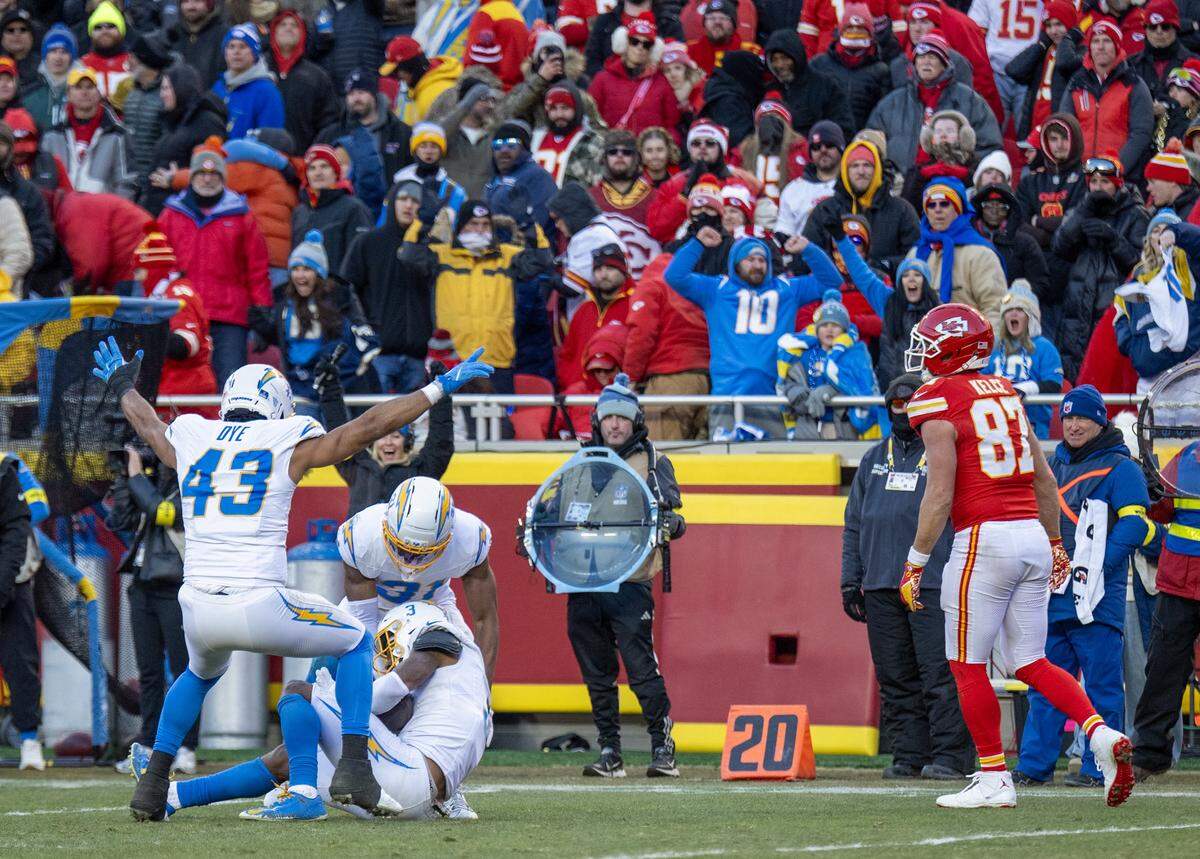 Los Angeles Chargers safety Derwin James Jr. (3) intercepts a pass intended for Kansas City Chiefs tight end Travis Kelce (87) as Los Angeles Chargers linebacker Troy Dye (43) celebrates in the fourth quarter on Sunday, Dec. 14, 2025 at GEHA Field at Arrowhead Stadium in Kansas City. The Chargers defeated the Chiefs, 16-13.