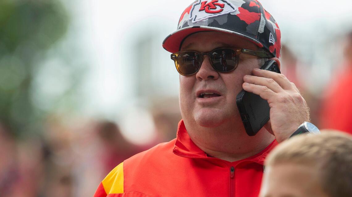 Actor Eric Stonestreet takes issue with new Chiefs cap designed by New Era