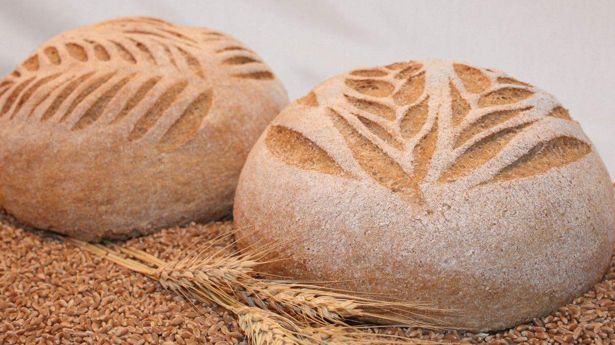 Great Harvest sells a variety of freshly baked breads such as honey whole wheat, as well as soups, salads and sandwiches.