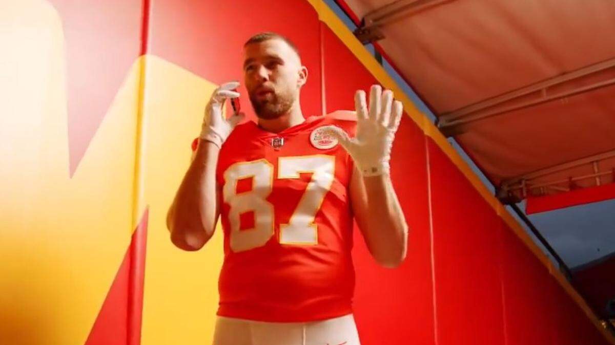 Chiefs tight end Travis Kelce in a new commercial for the NFL’s official credit card.