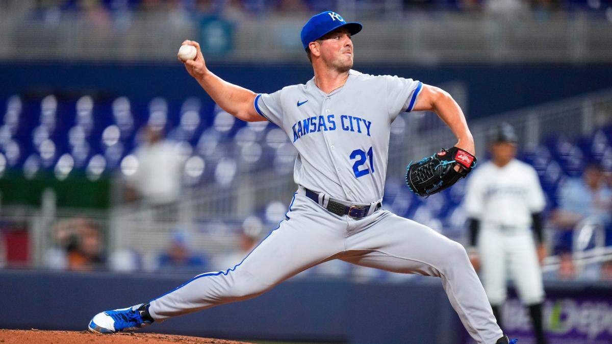 Kansas City Royals relief pitcher Mike Mayers (21) throws a pitch against the Miami Marlins during the fourth inning at loanDepot Park on June 5, 2023.