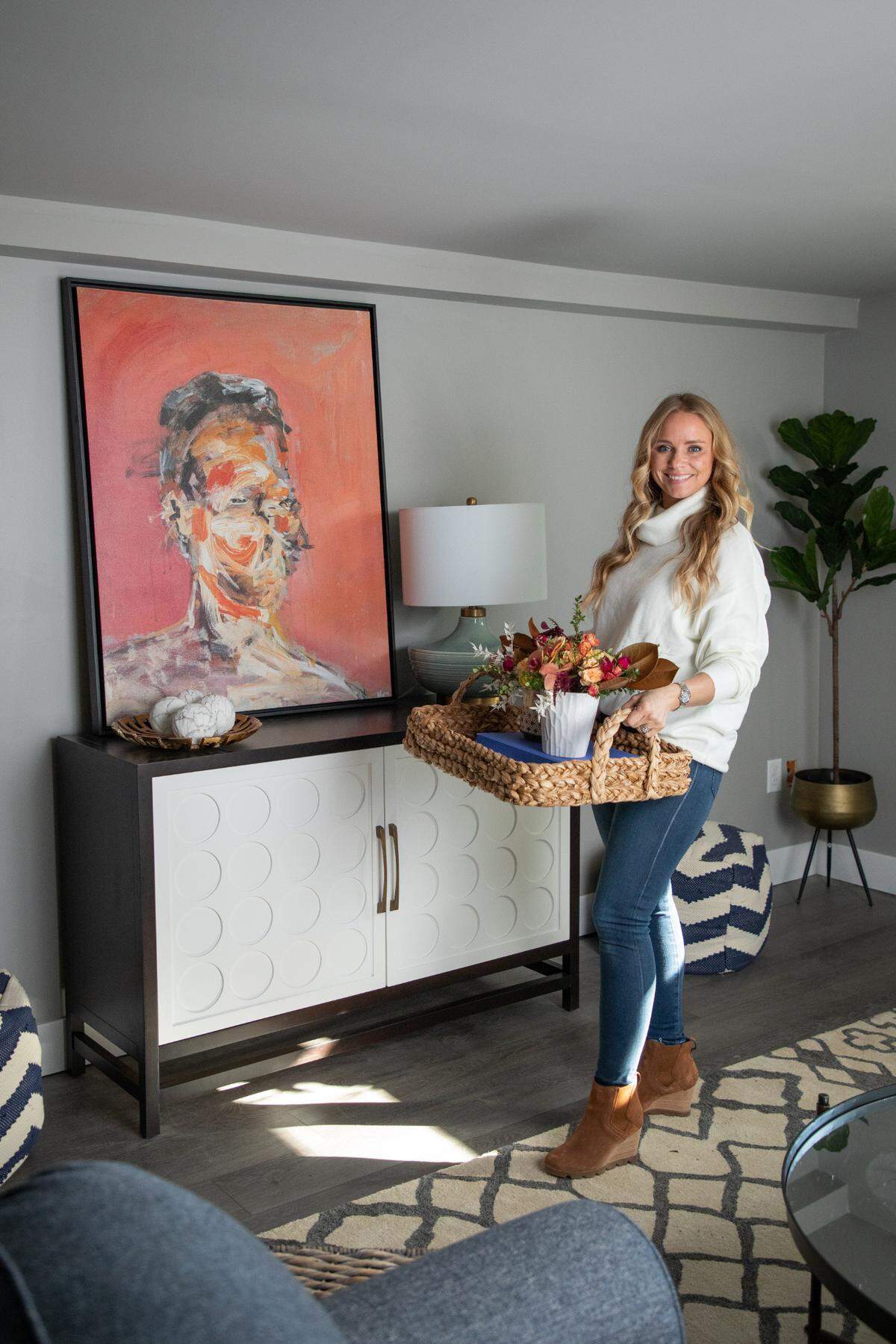 The “As Seen on Bargain Mansions” sidewalk sale will take place at the Growing Days Home store owned by Tamara Day, star of the HGTV show “Bargain Mansions.”