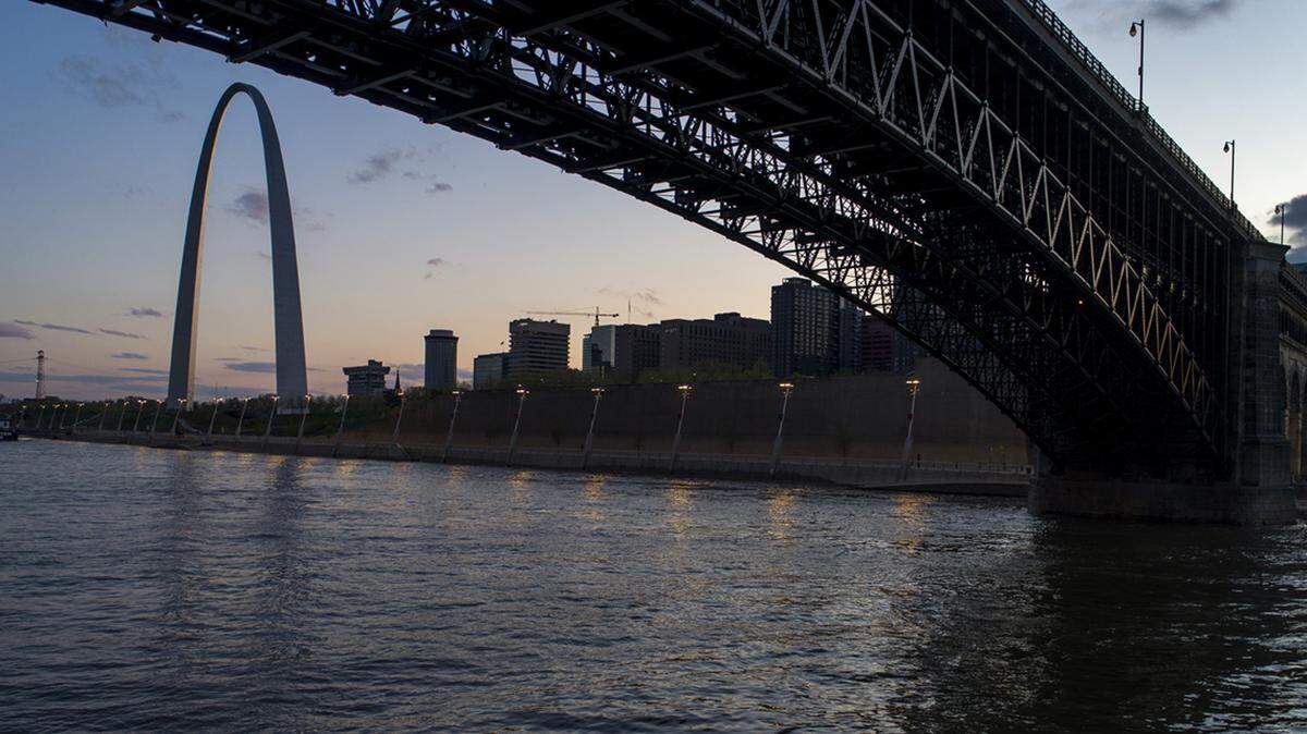 The 14th Amendment protects women who might cross the Mississippi River for reproductive freedom.