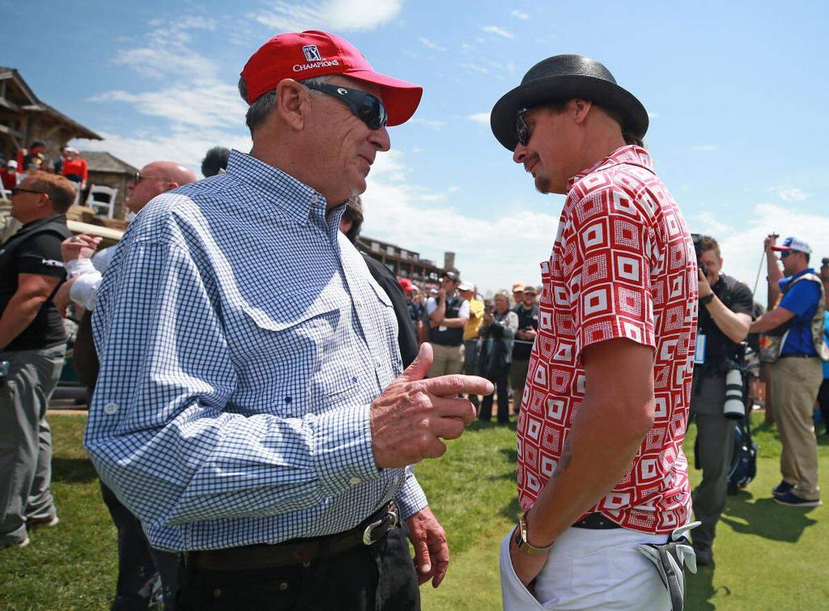 John Morris, owner of Bass Pro Shops, (L) speaks with singer Kid Rock in this 2019 file photo.