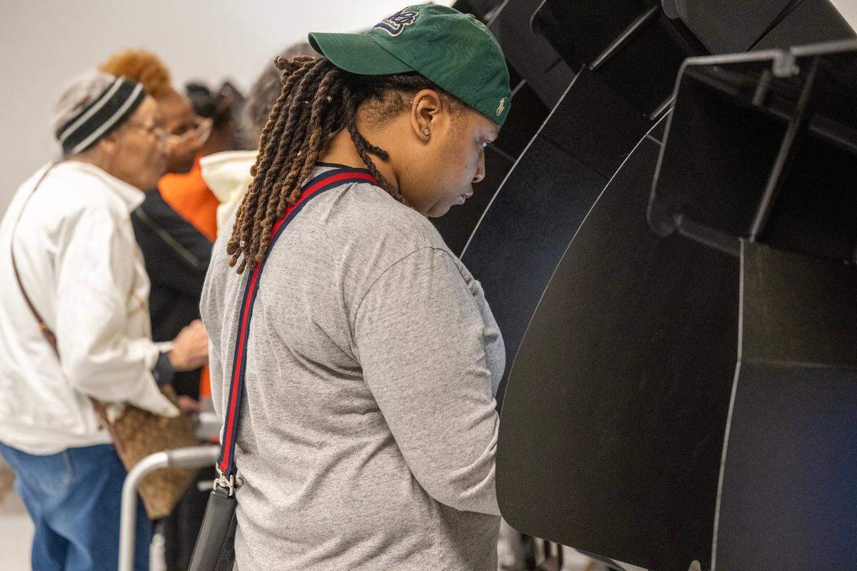 Kansas City residents voted early at the Palestine Senior Center on Tuesday, Oct. 22.