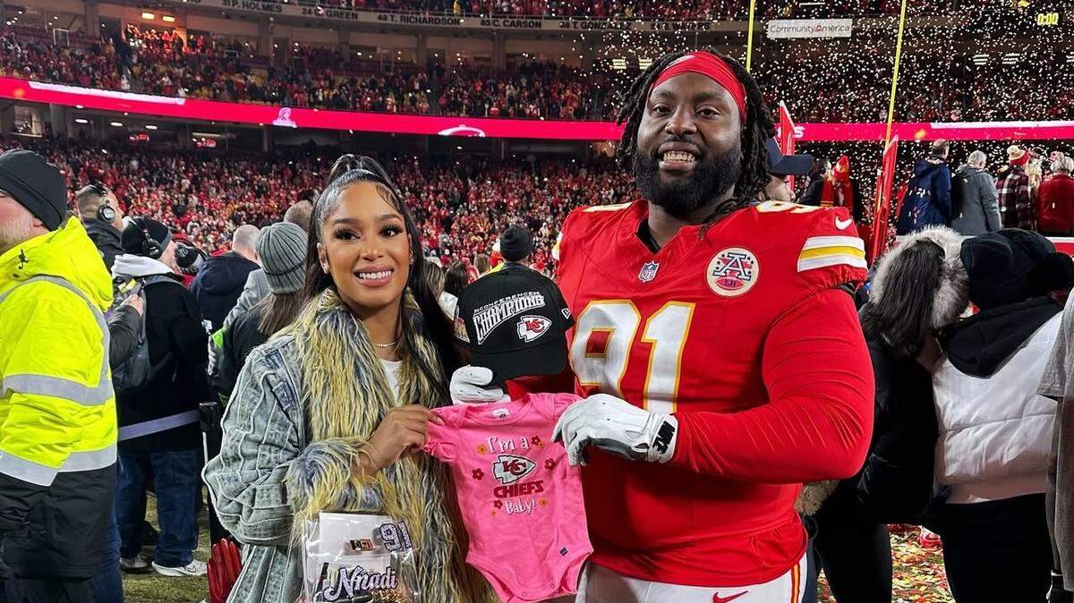 Chiefs player Derrick Nnadi and his girlfriend, Nani, celebrating with a gender reveal.