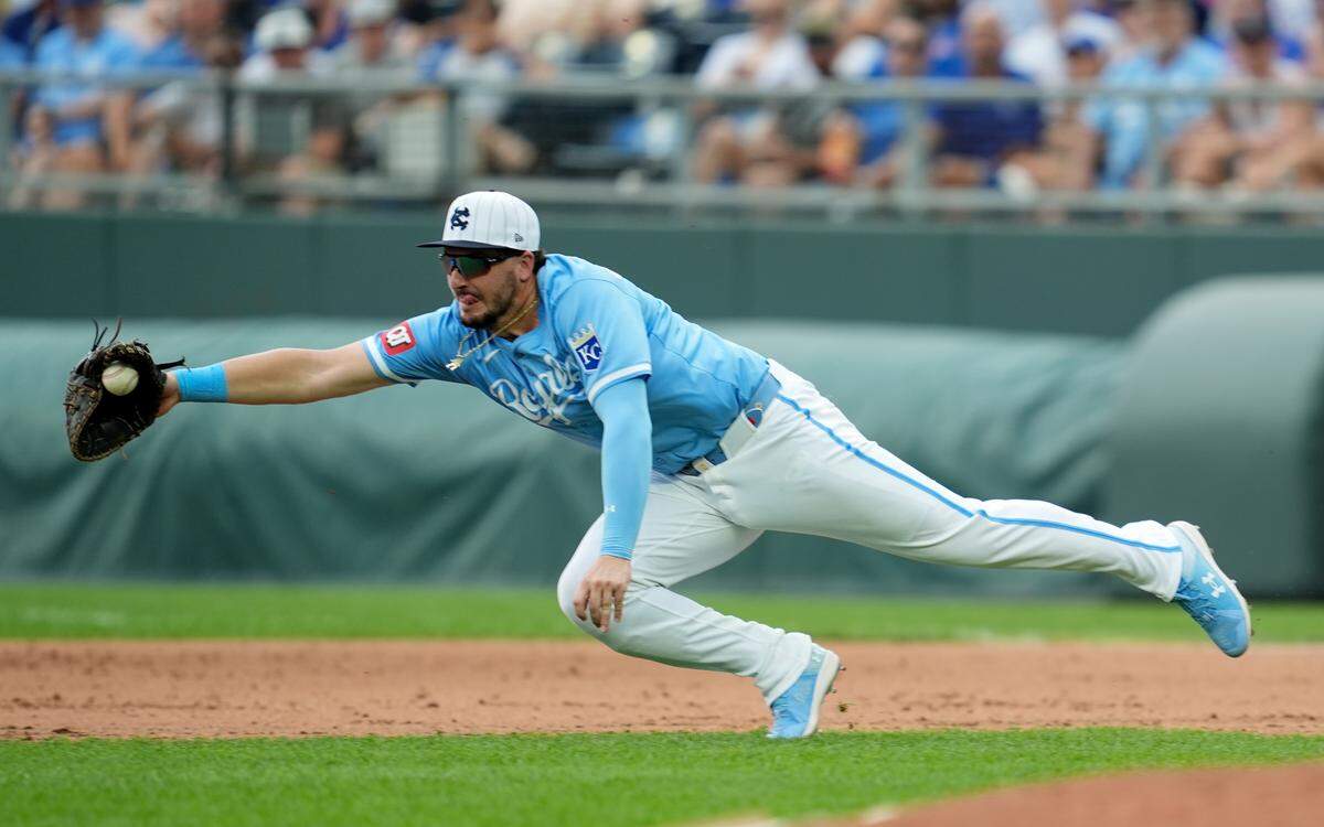 Kansas City Royals first baseman Vinnie Pasquantino dives for a ground ball during the sixth inning of Sunday’s game against the Chicago Cubs at Kauffman Stadium.
