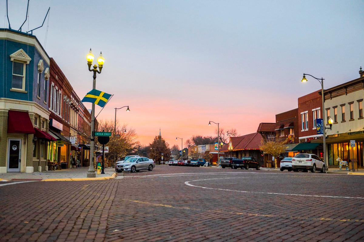 A Swedish flag hangs on a light pole on the corner of Main and Lincoln streets.
