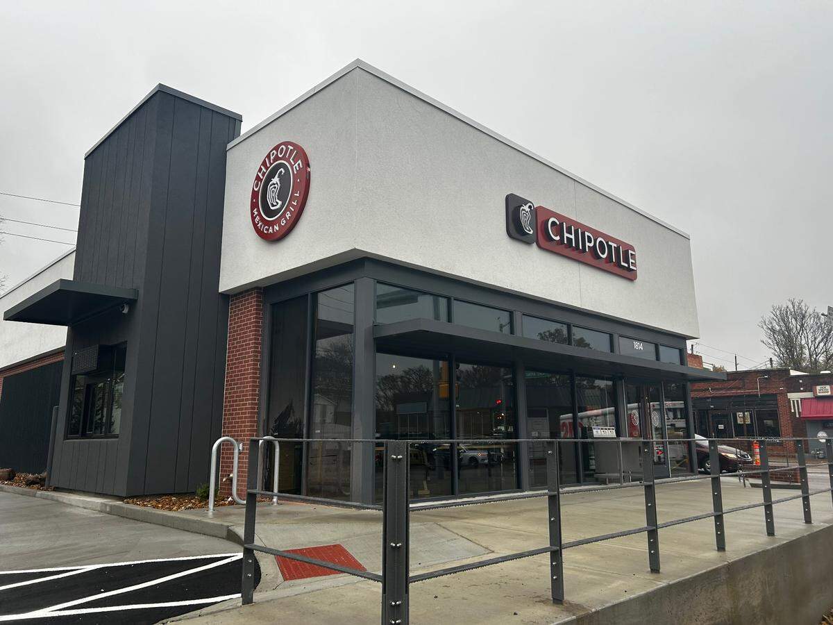 A Chipotle with a drive-thru lane will open soon on a lot formerly occupied by Google Fiber.
