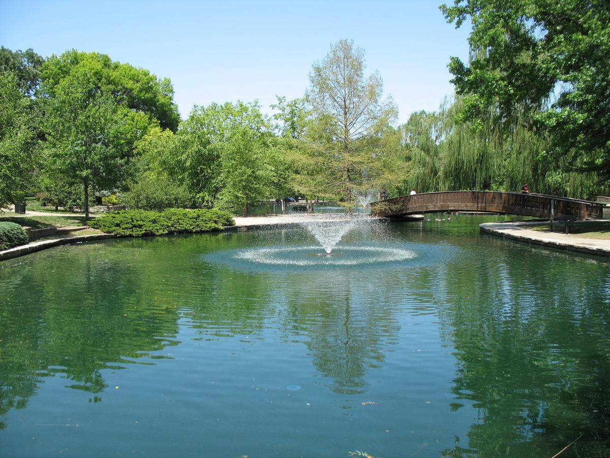 Loose Park Lake Fountain