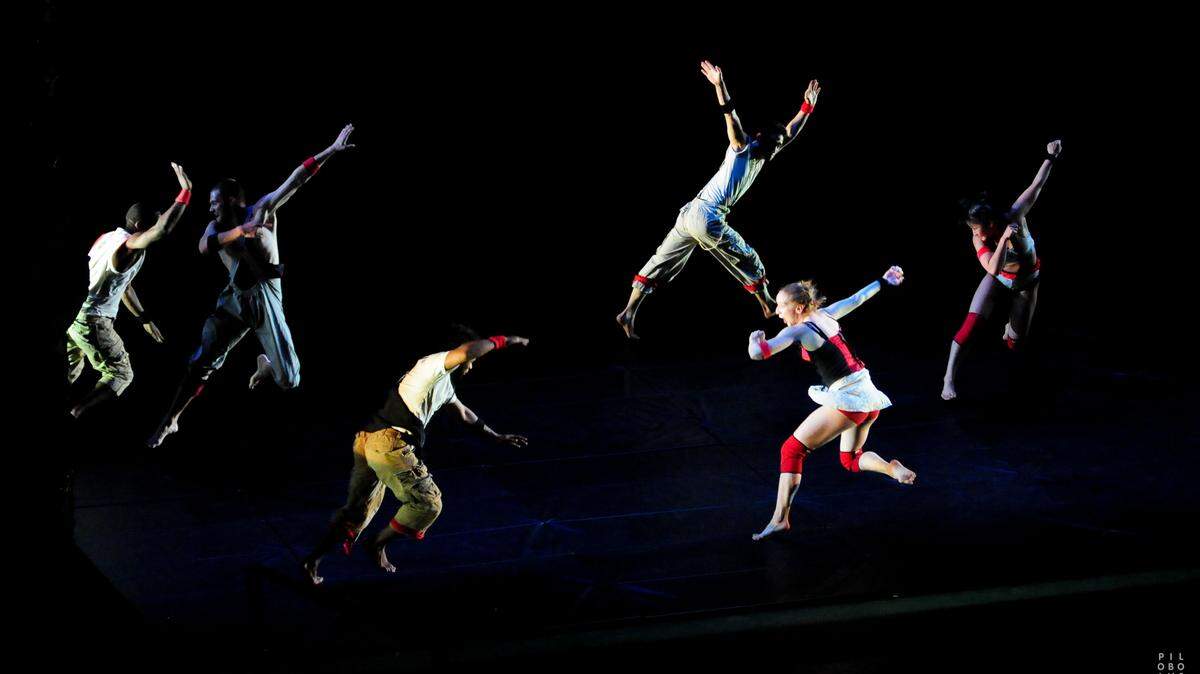 The Carlsen Center presents Pilobolus on April 18, 2021.