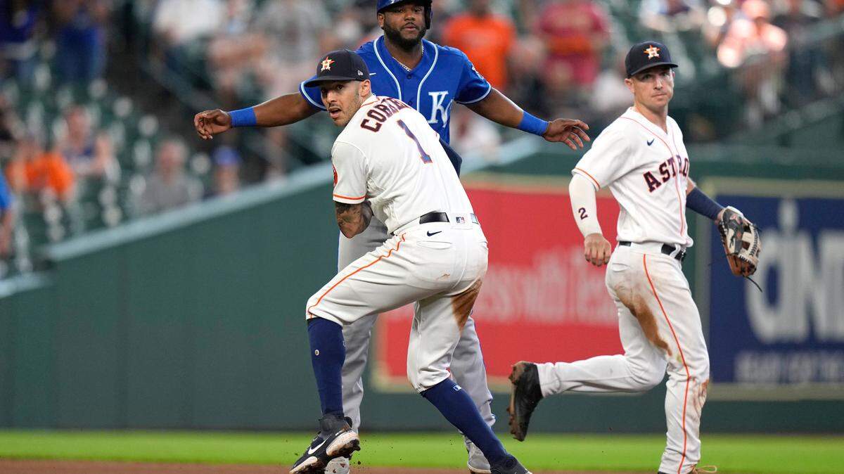 Houston Astros shortstop Carlos Correa (1) tags out Kansas City Royals’ Hanser Alberto during the 10th inning of a baseball game Wednesday, Aug. 25, 2021, in Houston. (AP Photo/David J. Phillip)
