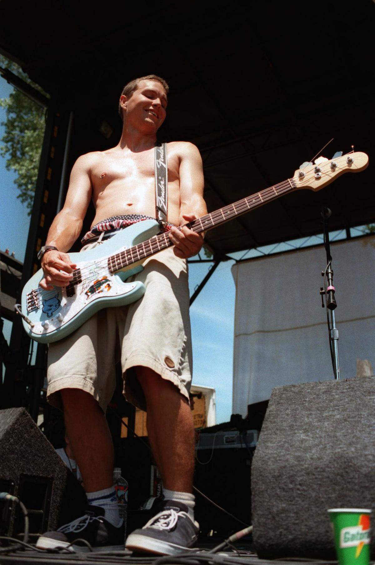 Caption: 7/16 warped tour lawerence show blink 182 jarsulic Blink 182 performed during the Vans Warped Tour at Burcham Park in Lawrence on Tuesday. The show started at noon and featured national acts as well as local acts like the Gadjits and the Norman 360. Photographer: JILL JARSULIC Credit: THE STAR Date: 19970716 Category: MET Keyword: MUSIC Keyword: PORTRAIT Keyword: FACING RIGHT Blink-182 bassist Mark Hoppus