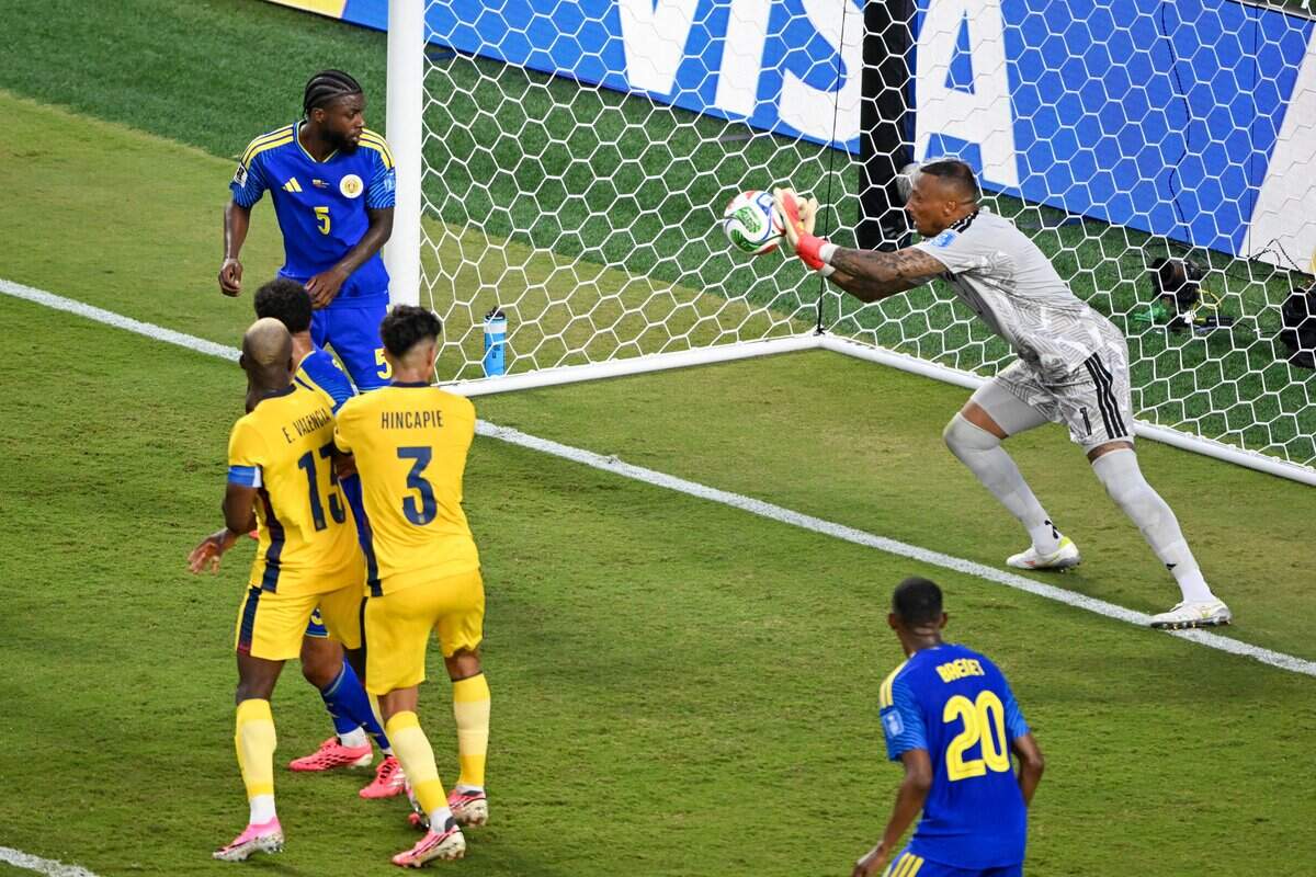 Curaçao goalkeeper Eloy Room (1) stops a Ecuador attempt on goal in the Ecuador vs. Curaçao FIFA World Cup group-stage soccer match at Kansas City (Arrowhead) Stadium in Kansas City on Saturday, June 20, 2026.