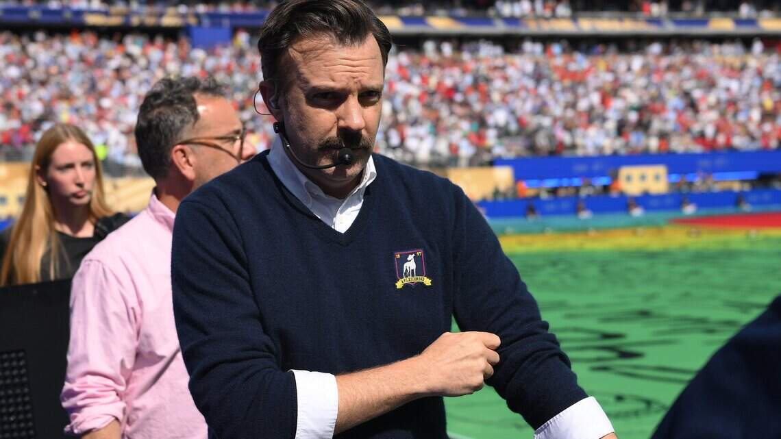 Jason Sudeikis as Ted Lasso introduces Justin Bieber at World Cup halftime show