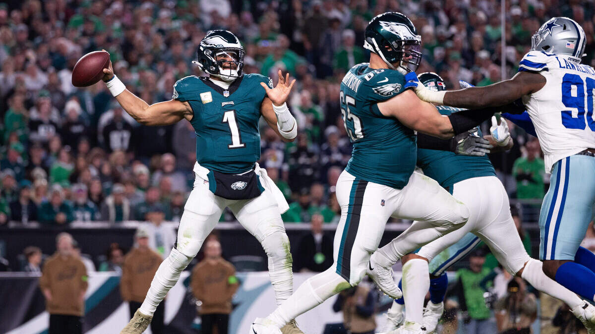 Philadelphia Eagles quarterback Jalen Hurts (1) passes the ball against the Dallas Cowboys during the third quarter at Lincoln Financial Field.