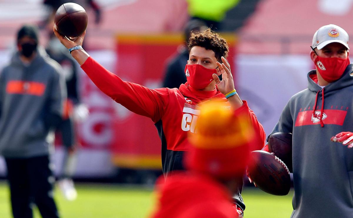 Chiefs quarterback Patrick Mahomes throws a pass during warmups before taking on the Cleveland Browns Sunday at Arrowhead.