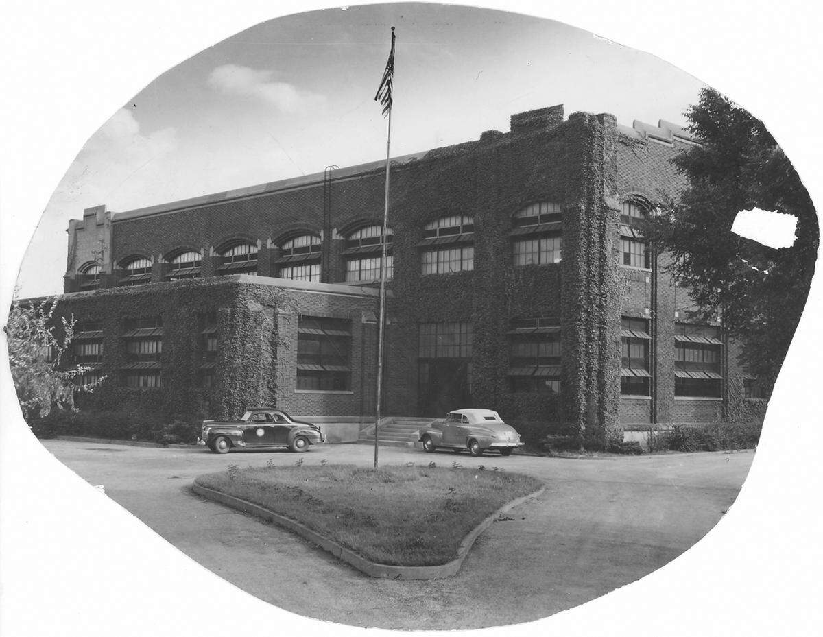 East Bottoms pumping station near the former intersection of Nicholson and Indiana avenues. Date unknown.