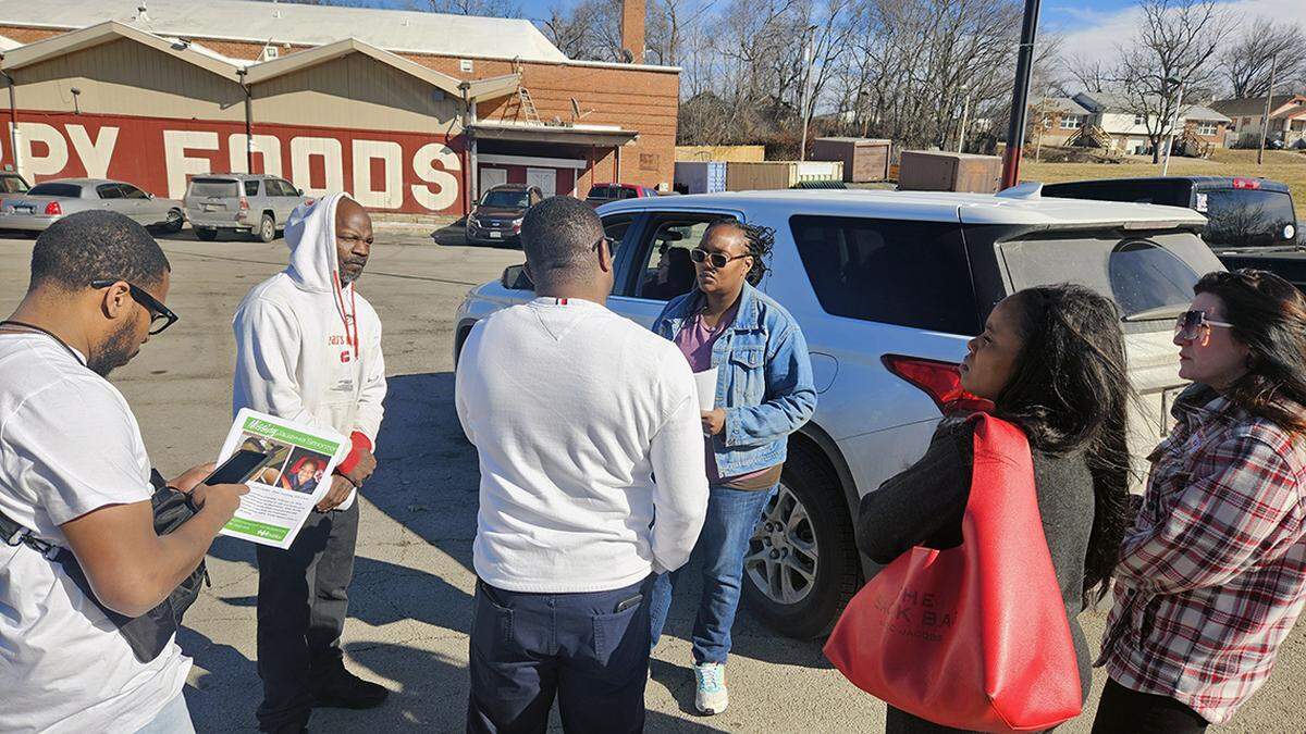 People gathered at Wild Woody”s market to look for Jaliayhia.