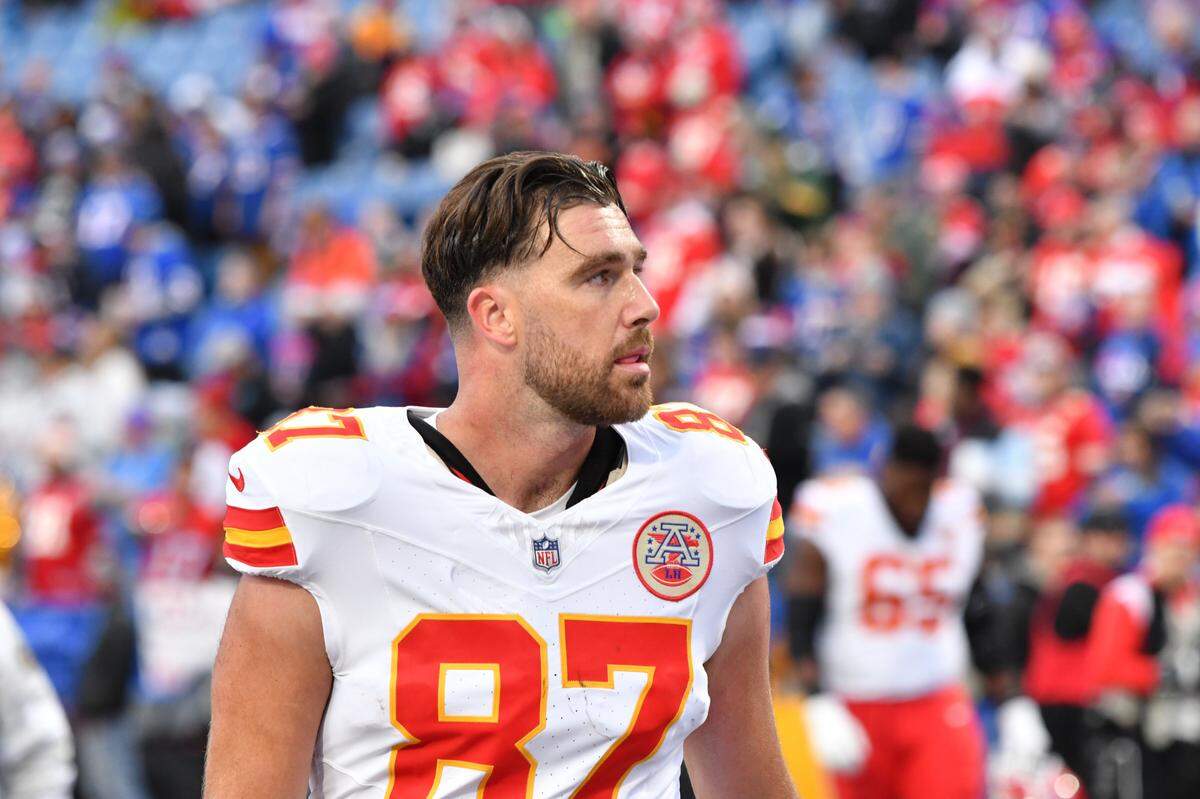 Kansas City Chiefs tight end Travis Kelce (87) leaves the field after warm ups before a game against the Buffalo Bills at Highmark Stadium.