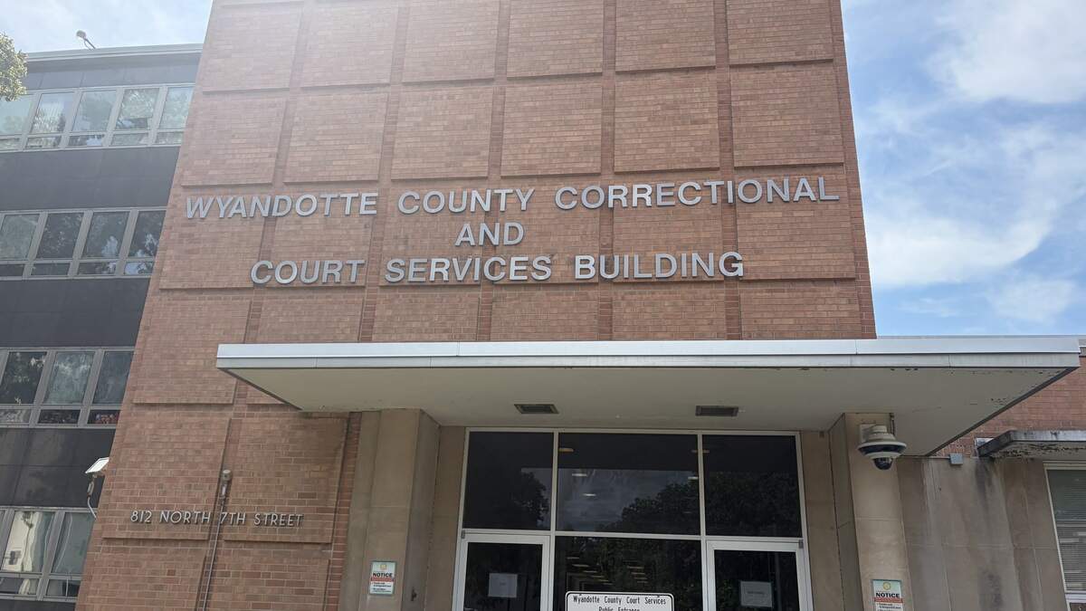 In the Dotte dispatch: Deputy who knelt on man's back cleared of murder charges