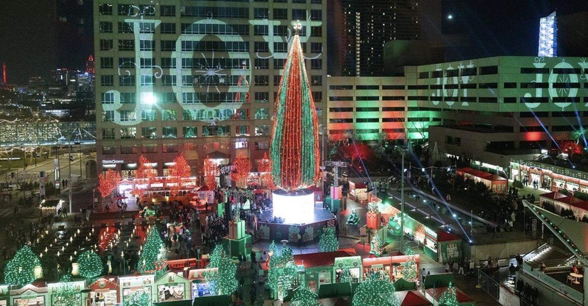 The Hallmark Christmas Experience will return to Kansas City in 2026 for a third year. Hallmark has revealed the lineup of its TV stars who will attend. Presale tickets will become available this week.