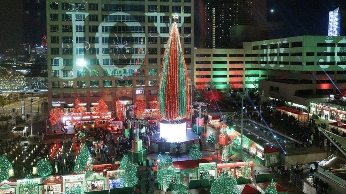 The Hallmark Christmas Experience will return to Kansas City in 2026 for a third year. Hallmark has revealed the lineup of its TV stars who will attend. Presale tickets will become available this week.