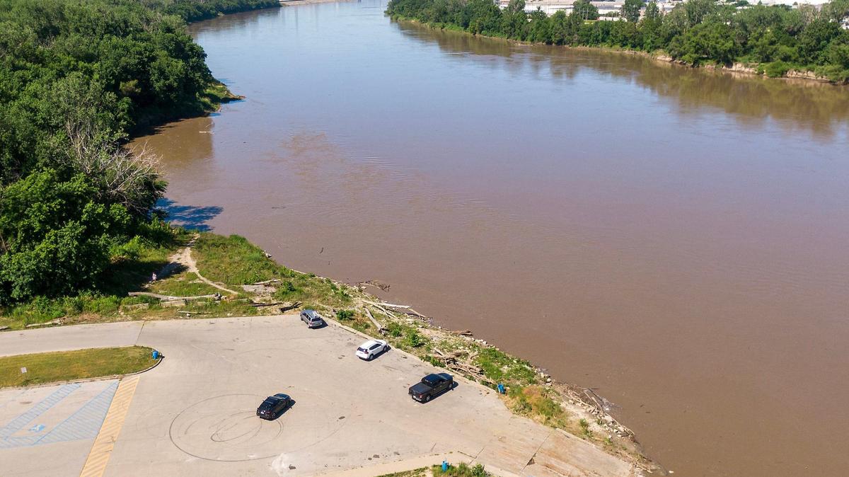 Firefighters searched the Missouri River for a missing swimmer but couldn’t find him. The Missouri Highway Patrol will resume the search. The man was last seen near the boat ramp at Riverfront Park.