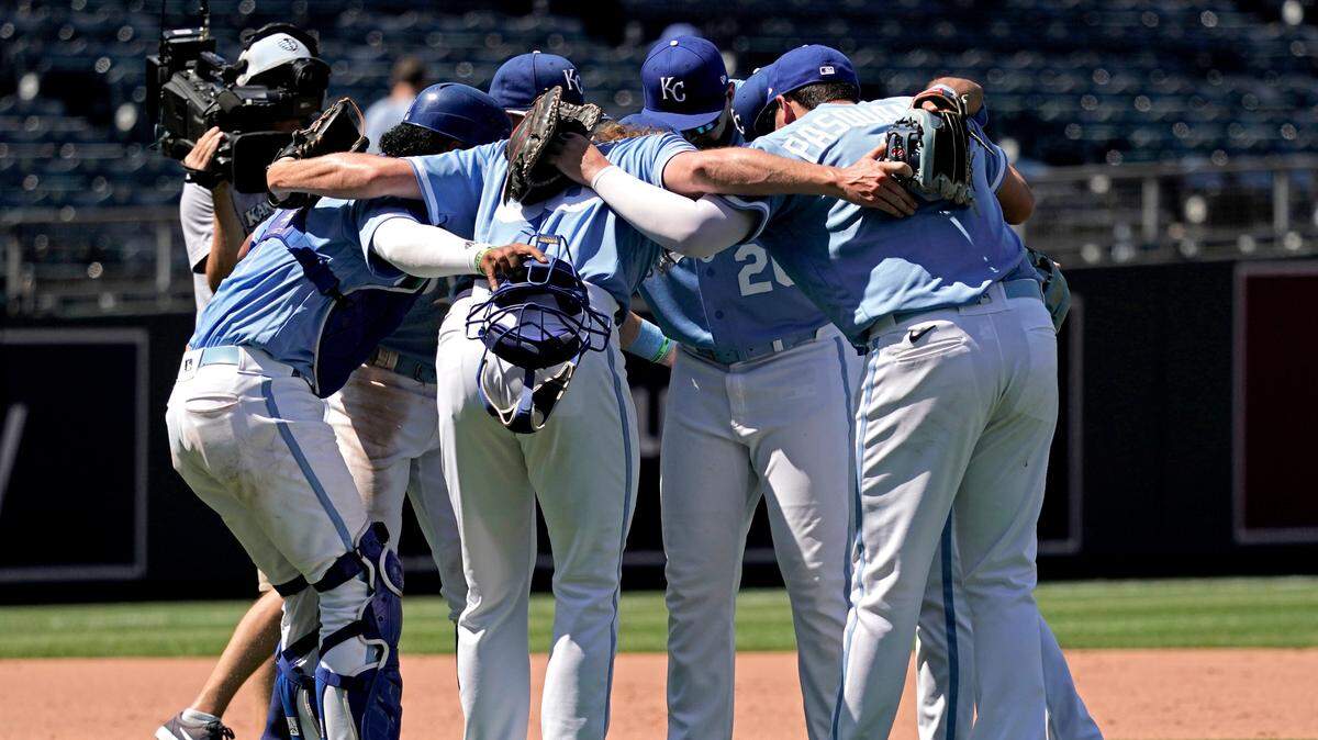Kansas City Royals players celebrate after their baseball game against the Texas Rangers Wednesday, June 29, 2022, in Kansas City, Mo. The Royals won 2-1. (AP Photo/Charlie Riedel)