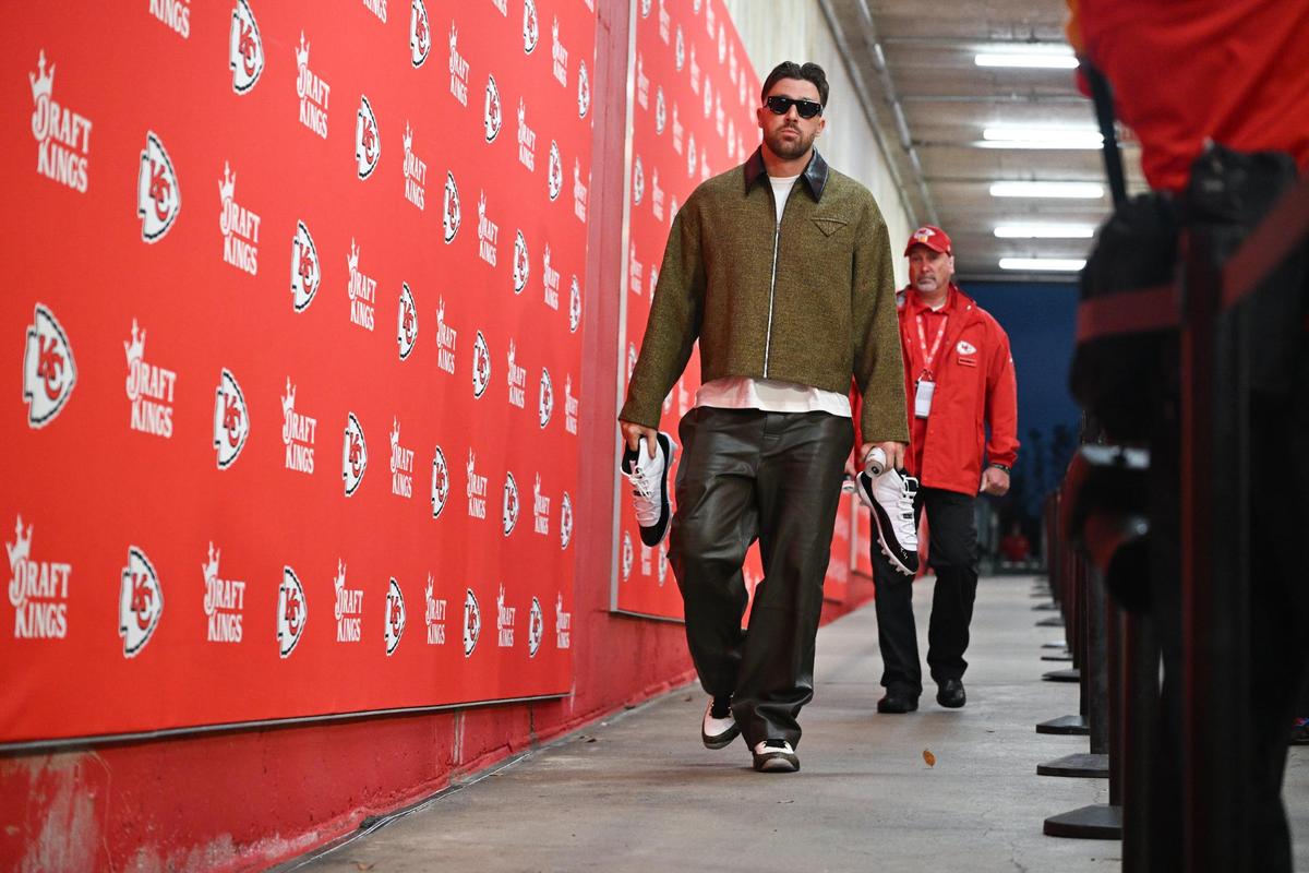 Travis Kelce arrives before the Chiefs’ game with the Tampa Bay Buccaneers Monday.