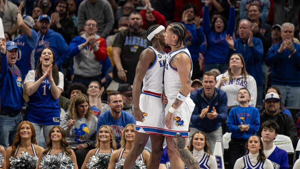 KU-Basketballspieler Tre White und Melvin Council Jr. unterschreiben ...