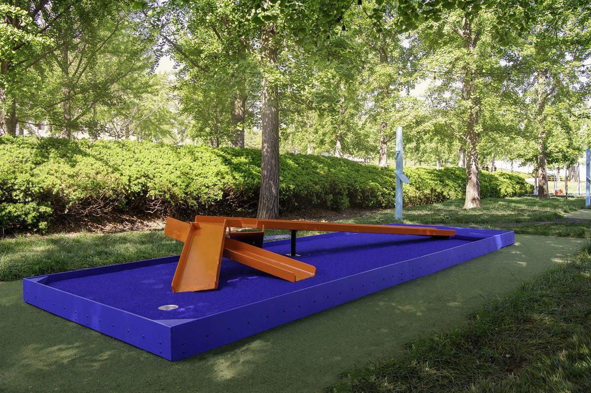 Each of the course’s nine holes are based on artwork from the museum. This one, called “Zoomy,” is based on Mark Di Suvero’s statue, “Rumi.”