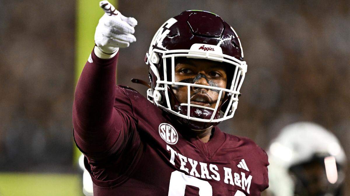 Texas A&M Aggies tight end Tre Watson (84) motions during the first quarter against the New Mexico State Aggies at Kyle Field.
