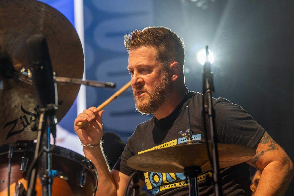 Steps of Faith Foundation CEO Billy Brimblecom Jr. performs at Thundergong! on Saturday, Nov. 8, 2025, at Uptown Theater in Kansas City. The annual fundraiser was hosted by Jason Sudeikis and featured live music and comedy.