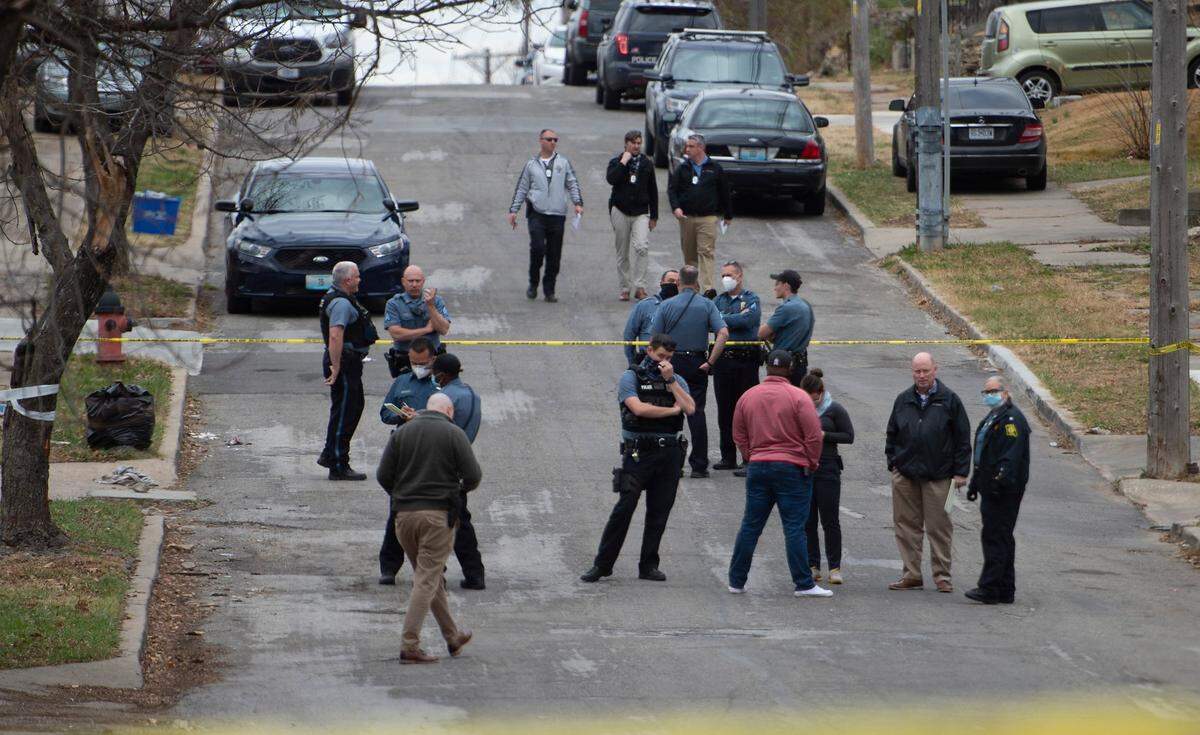 Kansas City police respond to a fatal shooting in November 2020. Just three of the KCPD’s 32 homicide detectives are Black.