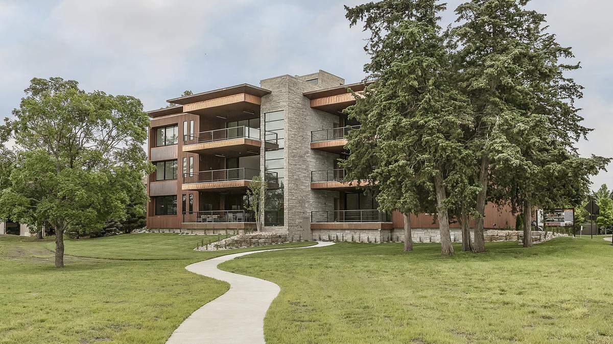Capella offers a new approach to upscale living surrounded by the lush, 84 acres of Prairie Village’s Meadowbrook Park.