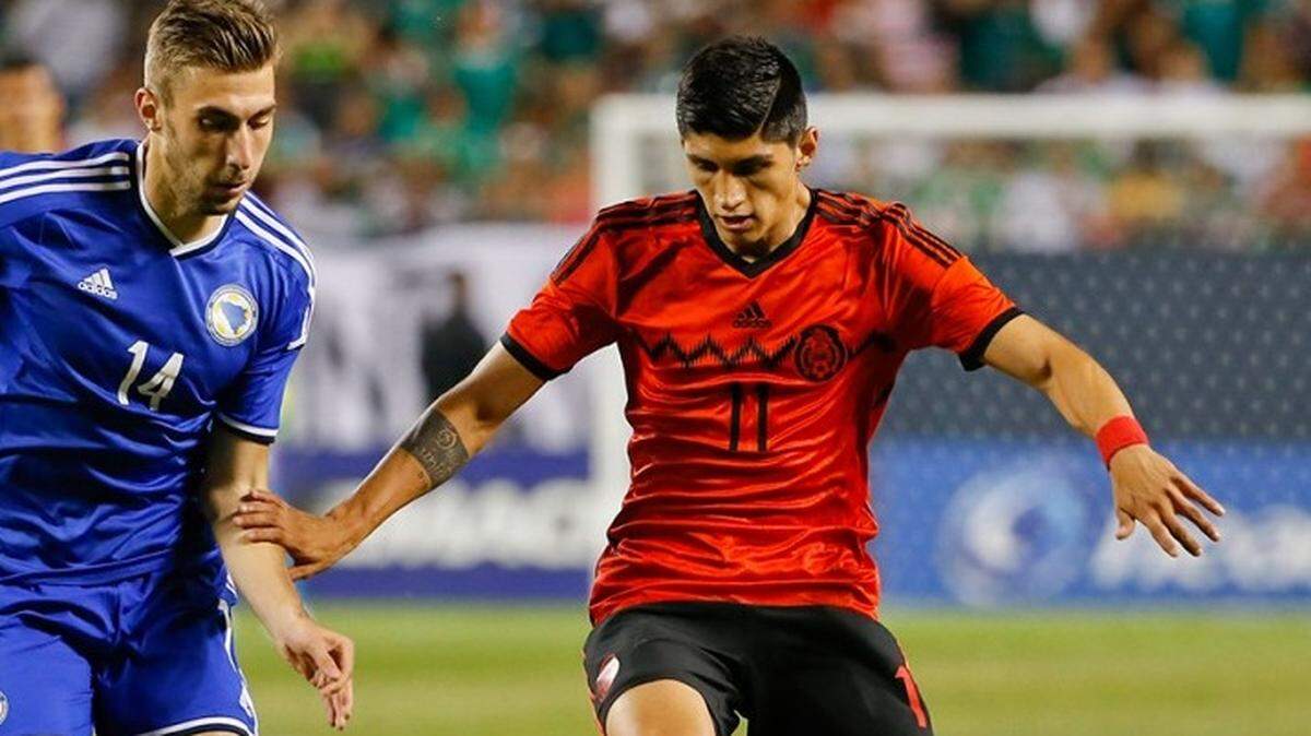 In newly signed Alan Pulido, right, Peter Vermes and Sporting Kansas City finally have the sort of star striker that can pick up where Dom Dwyer left off.