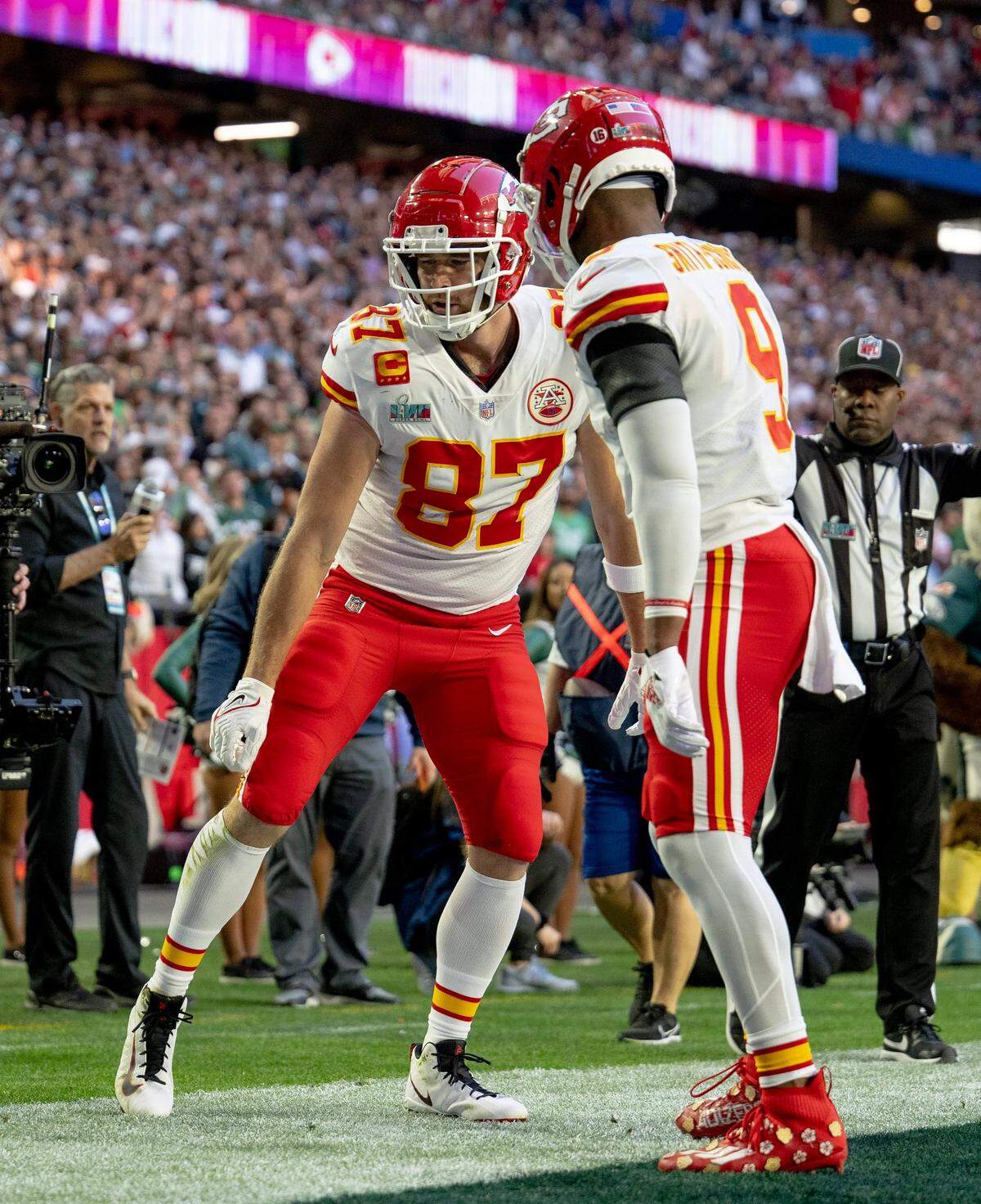 Kansas City Chiefs tight end Travis Kelce (87) celebrates a touchdown with wide receiver JuJu Smith-Schuster (9) during the Super Bowl LVII football game against the Philadelphia Eagles on Sunday, Feb. 12, 2023, in Glendale, Ariz.