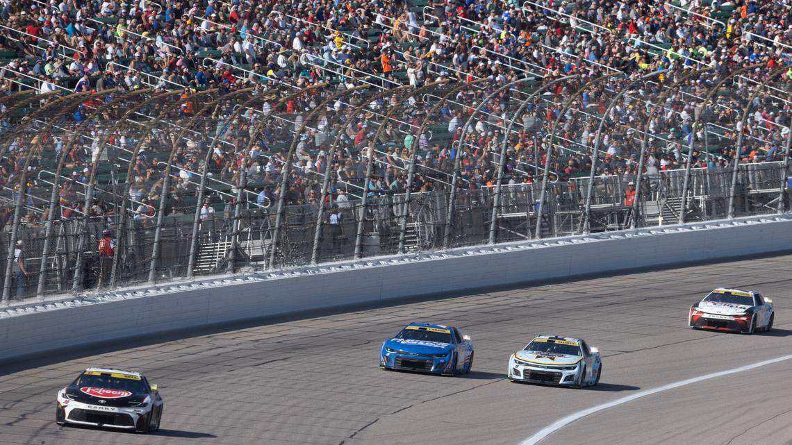 Chase Elliott races to thrilling win in Hollywood Casino 400 at Kansas Speedway