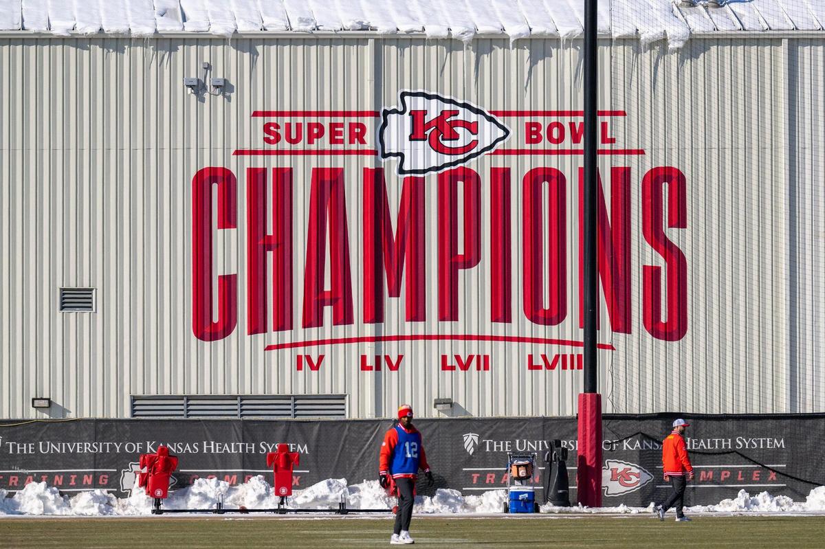 Sike Style Industries repainted the Super Bowl Champs logo on the side of the Chiefs’ practice facility to update the team’s most recent championship win.