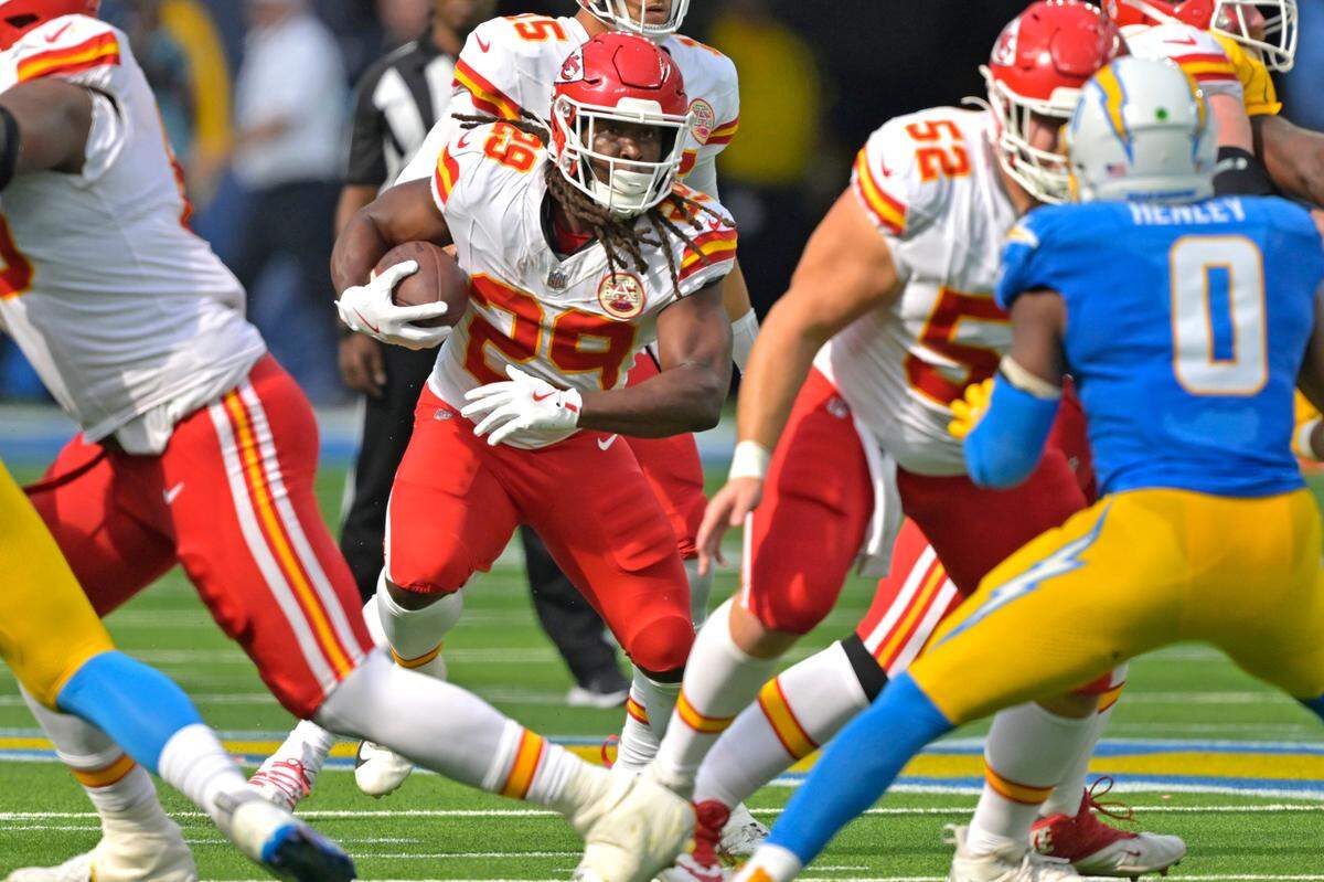 Kansas City Chiefs running back Kareem Hunt (29) carries the ball for a short gain in the second half against the Los Angeles Chargers at SoFi Stadium.