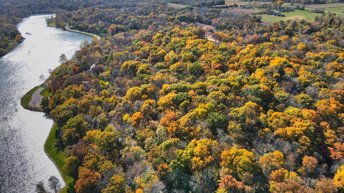 Stonehaven at Loch Lloyd offers wooded, acreage homesites with limited lots in Johnson County, Kansas.
