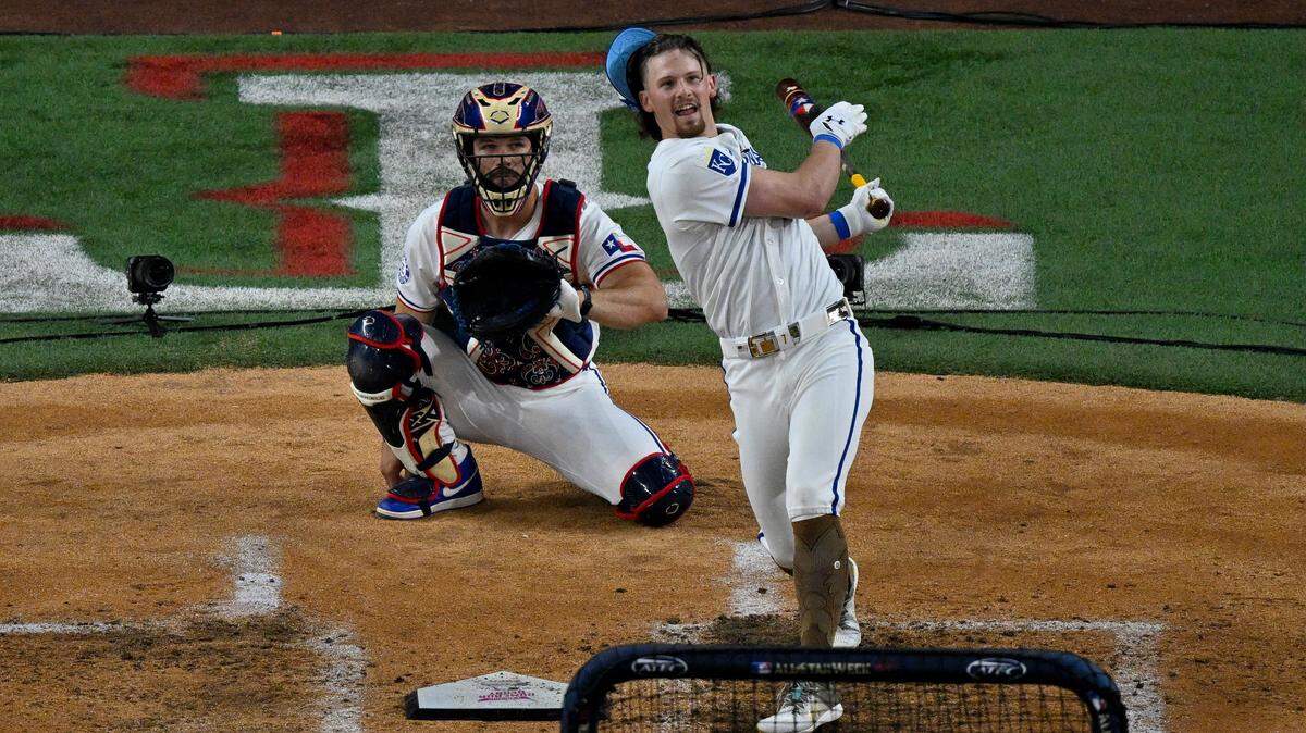 Shortstop Bobby Witt Jr. of the Kansas City Royals (7) bats during the finals of the 2024 All Star Game Home Run Derby at Globe Life Field.