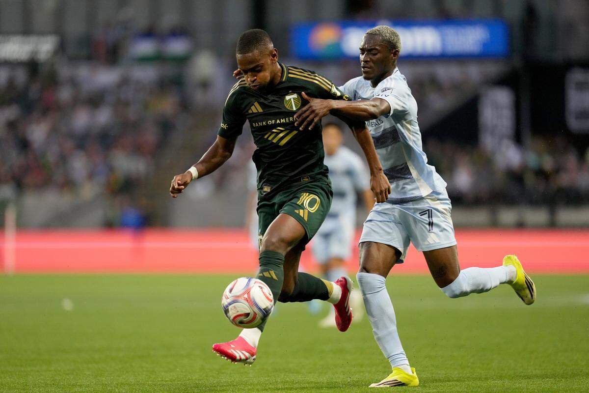 Sporting KC’s Capita Capemba, right, tries to catch David da Costa of the host Timbers during an MLS match at Providence Park in Portland on Saturday, May 9, 2026.