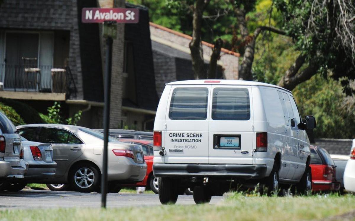 A crime scene investigation van pulls into the parking lot of the Oaks at Prairie View Apartments on Aug. 6, 2016. Police investigated an arson and the killing of 52-year-old Ying Li, in which Robert J. Gross became a suspect.
